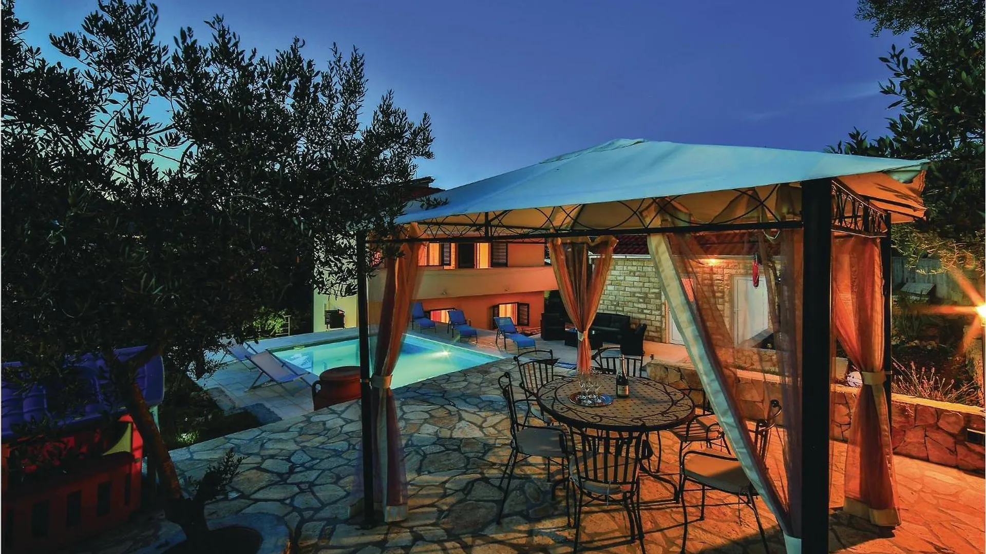2 Bedroom Gorgeous Apartment In Trogir